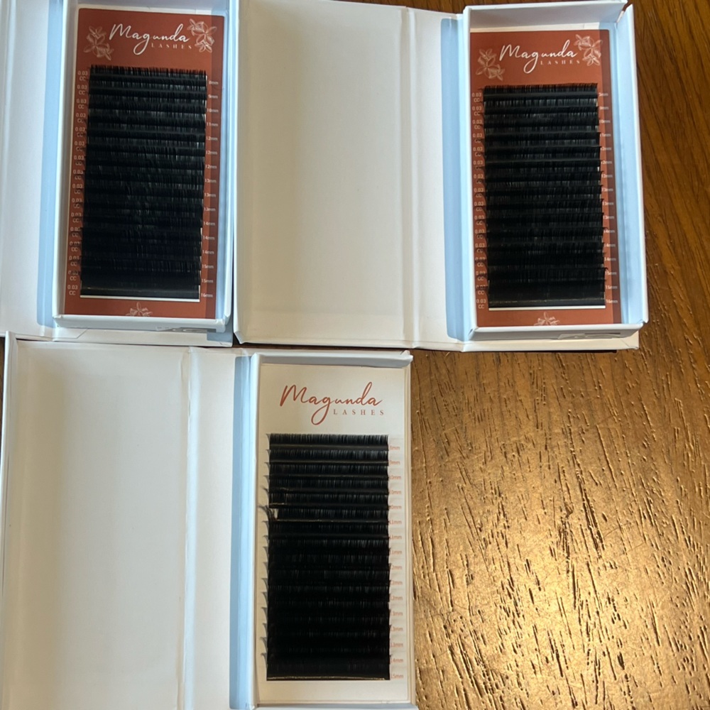 Magunda Lashes Lash Extensions New in Open Packaging Volune Collection